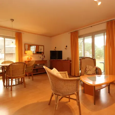 Holiday home 4 Reetdachhaus Diplomatenweg 1 Cc Kolpinsee