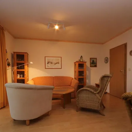 Holiday home 4 Reetdachhaus Diplomatenweg 1 Cc